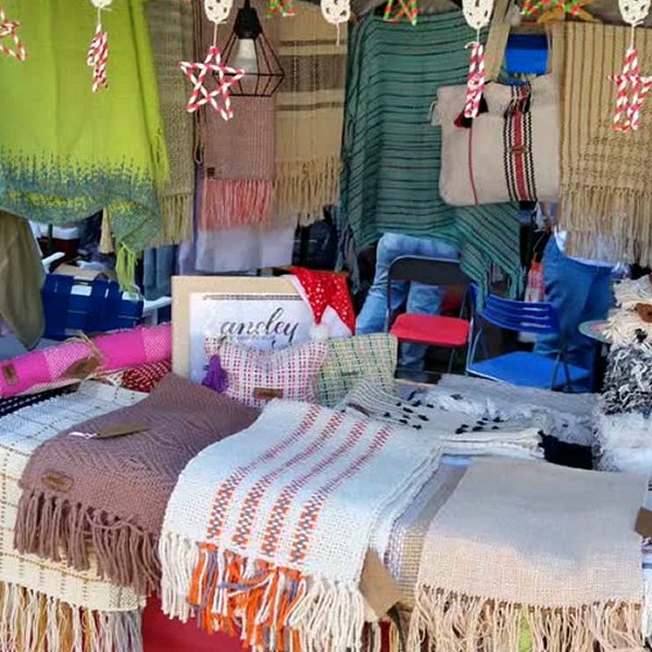 Aneley tejidos en telar Feria Don Bosco en Ramos Mejia 1224