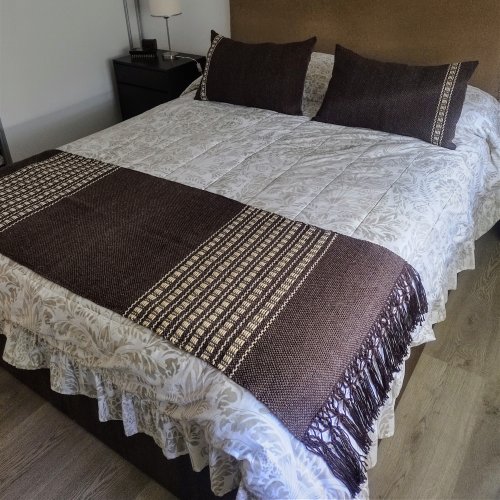 Pies de cama tejidos en telar artesanales