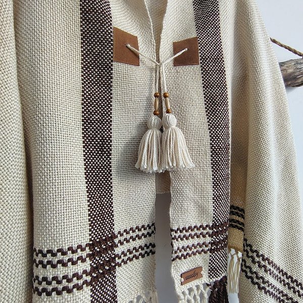Ponchos tejidos en telar artesanales